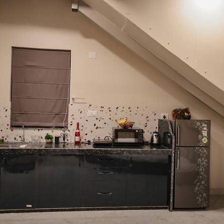 Saiba Outhouse- 4 Bed Room- Pool- Theatre- Partyhall- Garden & Terrace Sitting Area Jaipur Luaran gambar