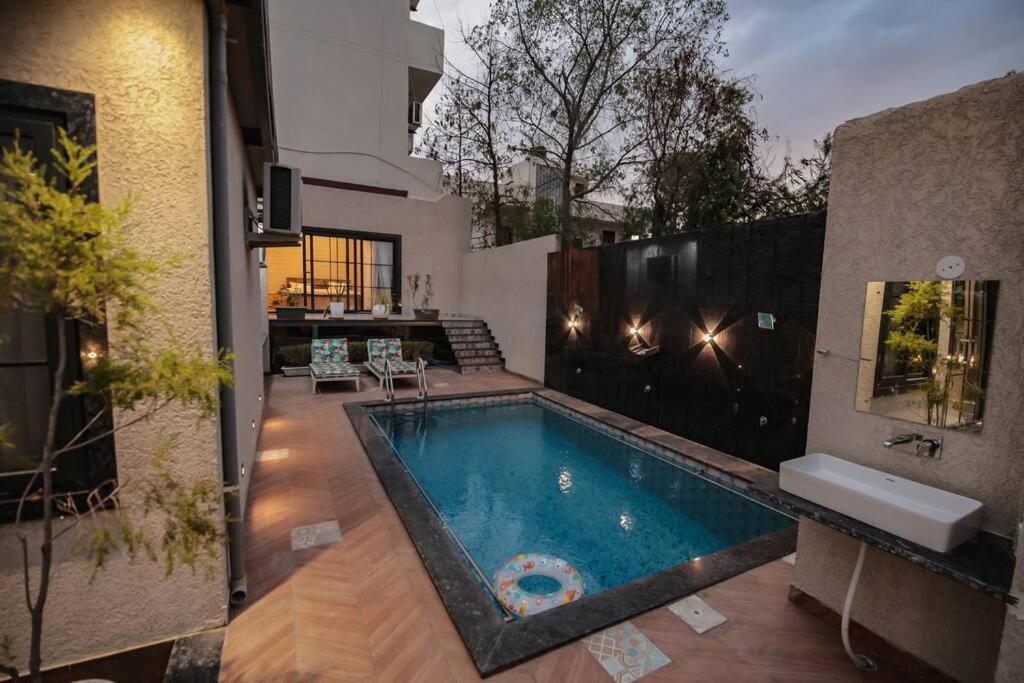 Saiba Outhouse- 4 Bed Room- Pool- Theatre- Partyhall- Garden & Terrace Sitting Area Jaipur Luaran gambar