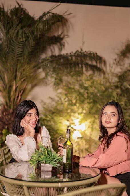Saiba Outhouse- 4 Bed Room- Pool- Theatre- Partyhall- Garden & Terrace Sitting Area Jaipur Luaran gambar