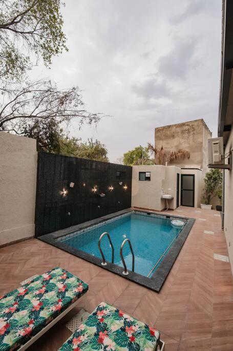 Saiba Outhouse- 4 Bed Room- Pool- Theatre- Partyhall- Garden & Terrace Sitting Area Jaipur Luaran gambar