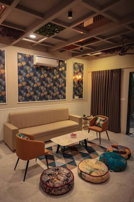 Saiba Outhouse- 4 Bed Room- Pool- Theatre- Partyhall- Garden & Terrace Sitting Area Jaipur Luaran gambar