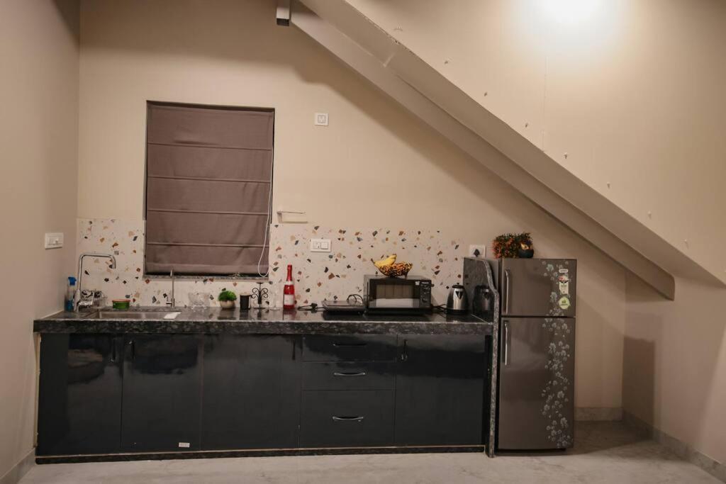 Saiba Outhouse- 4 Bed Room- Pool- Theatre- Partyhall- Garden & Terrace Sitting Area Jaipur Luaran gambar