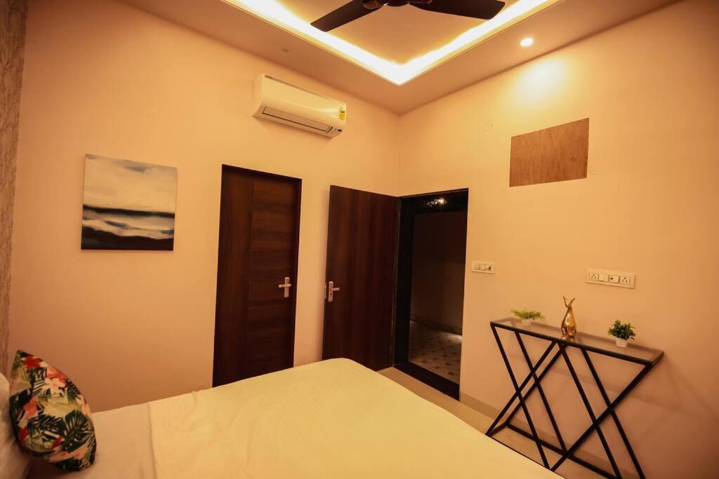 Saiba Outhouse- 4 Bed Room- Pool- Theatre- Partyhall- Garden & Terrace Sitting Area Jaipur Luaran gambar