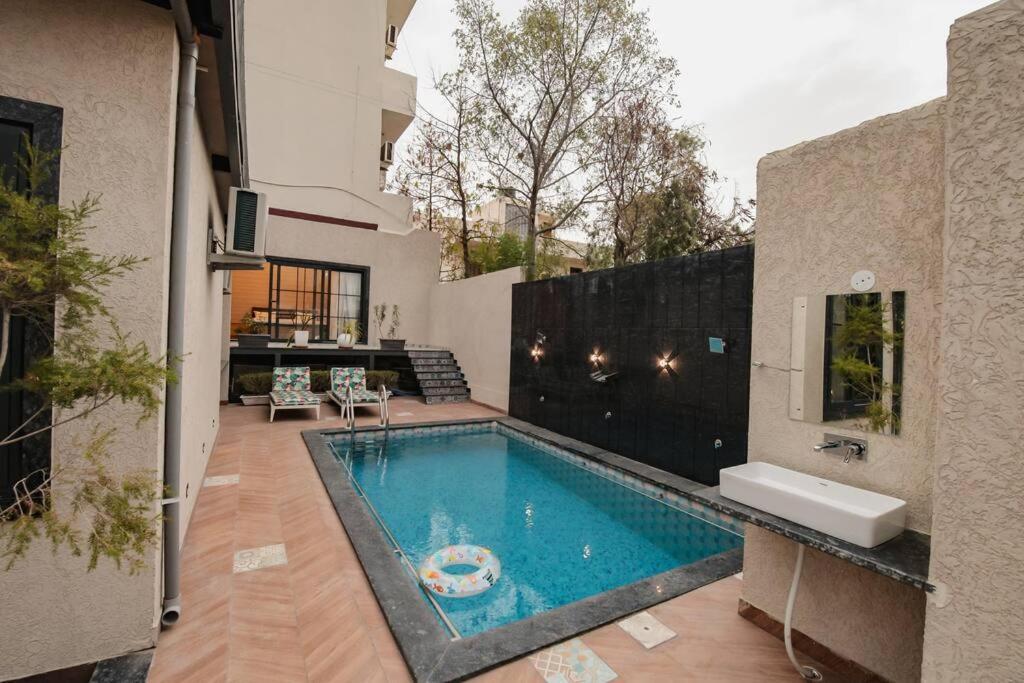Saiba Outhouse- 4 Bed Room- Pool- Theatre- Partyhall- Garden & Terrace Sitting Area Jaipur Luaran gambar