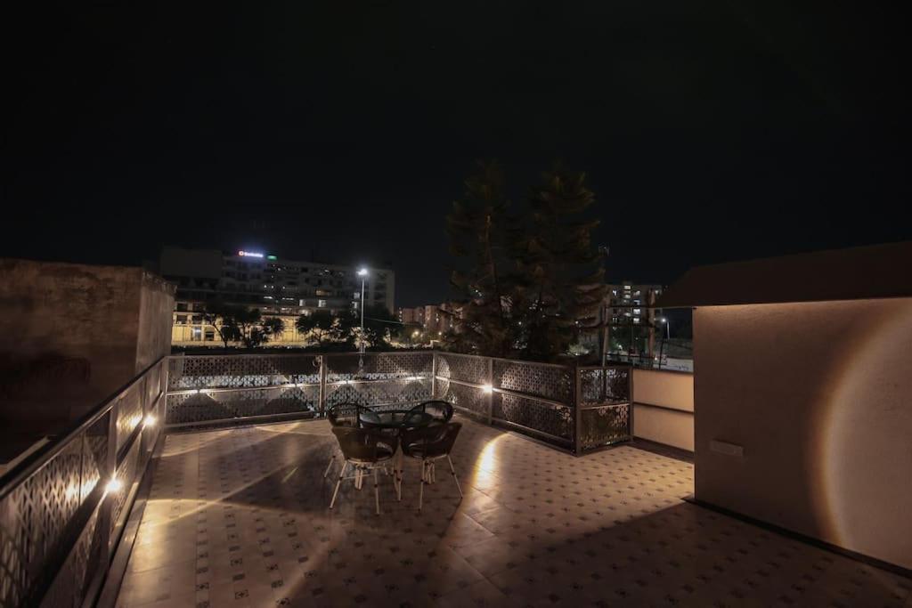 Saiba Outhouse- 4 Bed Room- Pool- Theatre- Partyhall- Garden & Terrace Sitting Area Jaipur Luaran gambar