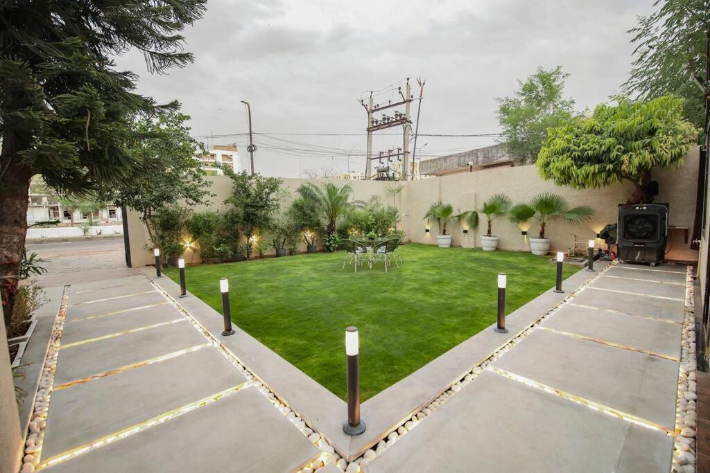 Saiba Outhouse- 4 Bed Room- Pool- Theatre- Partyhall- Garden & Terrace Sitting Area Jaipur Luaran gambar