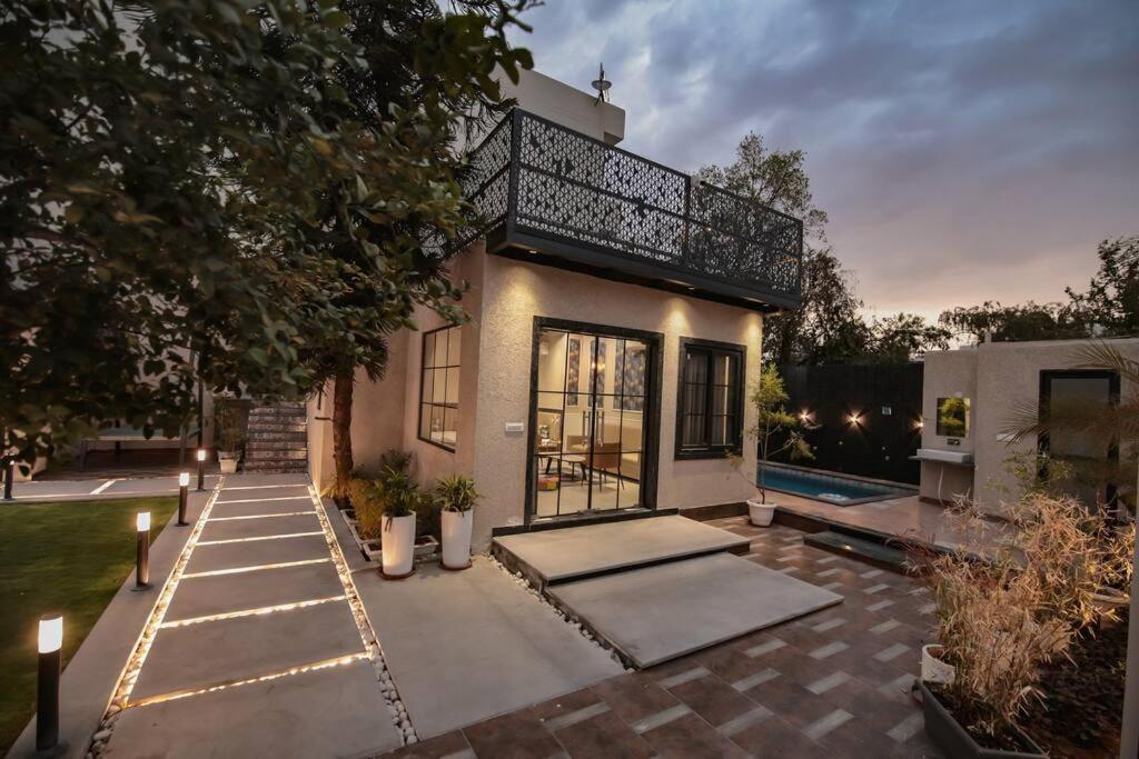 Saiba Outhouse- 4 Bed Room- Pool- Theatre- Partyhall- Garden & Terrace Sitting Area Jaipur Luaran gambar